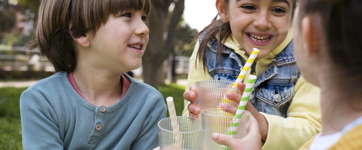children-having-lemonade-stand